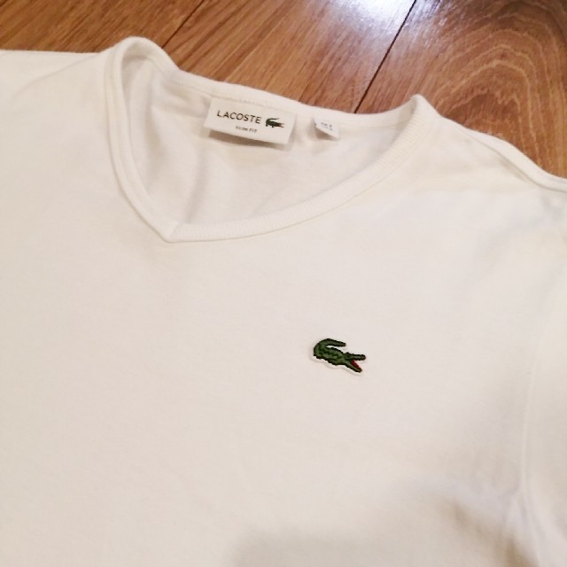 LACOSTE(ラコステ)のcocoapu様専用ラコステ コットンVネックTシャツ ホワイトSサイズ メンズのトップス(Tシャツ/カットソー(半袖/袖なし))の商品写真