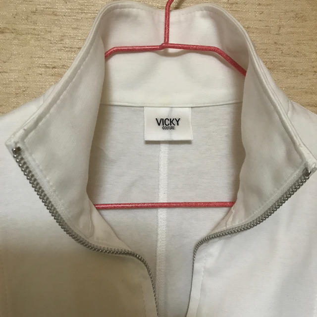 VICKY(ビッキー)のビッキー　V I C KY  ジャケット　ホワイト　 白　M レディースのジャケット/アウター(ノーカラージャケット)の商品写真