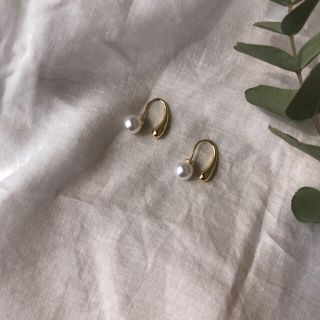 プラージュ(Plage)のドロップパールピアス　ゴールド　　　プラージュ　イエナ　マチャット(ピアス)