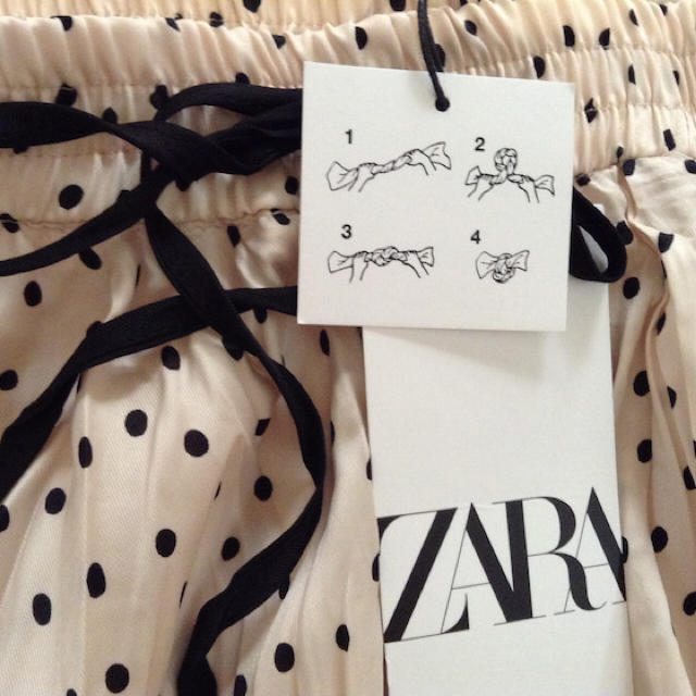 ZARA(ザラ)の＊4000円均一＊新品/ZARAドットスカート レディースのスカート(ロングスカート)の商品写真