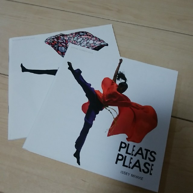 PLEATS PLEASE ISSEY MIYAKE(プリーツプリーズイッセイミヤケ)のプリーツプリーズ カタログ6冊セット レディースのレディース その他(その他)の商品写真