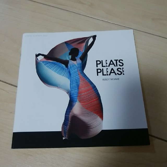 PLEATS PLEASE ISSEY MIYAKE(プリーツプリーズイッセイミヤケ)のプリーツプリーズ カタログ6冊セット レディースのレディース その他(その他)の商品写真