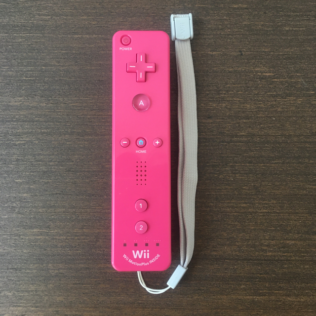 Wii(ウィー)の【W】☆wii Wiiuリモコンモーションプラス ピンク☆ エンタメ/ホビーのゲームソフト/ゲーム機本体(その他)の商品写真