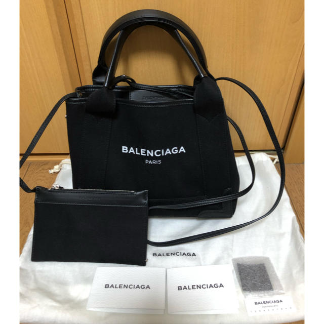季節のおすすめ商品 Balenciaga - バレンシアガ ネイビーカバ XS
