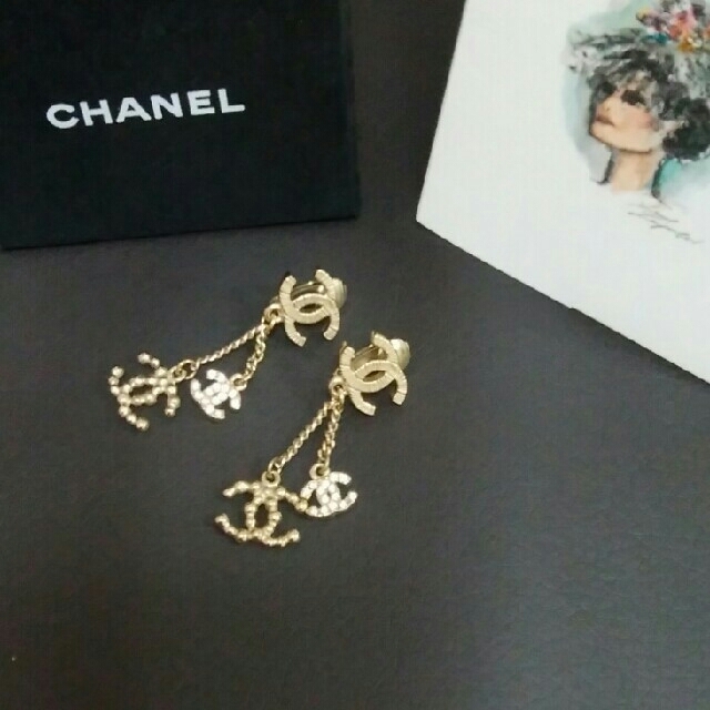 CHANEL(シャネル)の美品♡ CHANEL  キラキラココマーク イヤリング レディースのアクセサリー(イヤリング)の商品写真