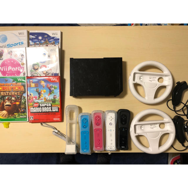 Wii(ウィー)のwii すぐ遊べる　セット　動作確認済み　ソフト　本体　ハンドル　マリオ　カート エンタメ/ホビーのゲームソフト/ゲーム機本体(家庭用ゲーム機本体)の商品写真