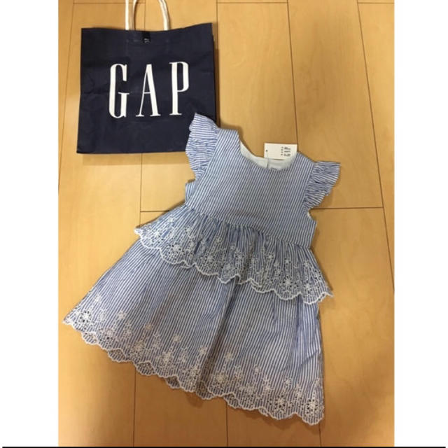 babyGAP(ベビーギャップ)のベビーギャップ ドレス 90 キッズ/ベビー/マタニティのキッズ服女の子用(90cm~)(ワンピース)の商品写真