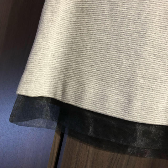 LE CIEL BLEU(ルシェルブルー)のルシェルブルー　裾チュールトップス　グレー　未使用品　チュールレイヤードトップス レディースのトップス(シャツ/ブラウス(半袖/袖なし))の商品写真