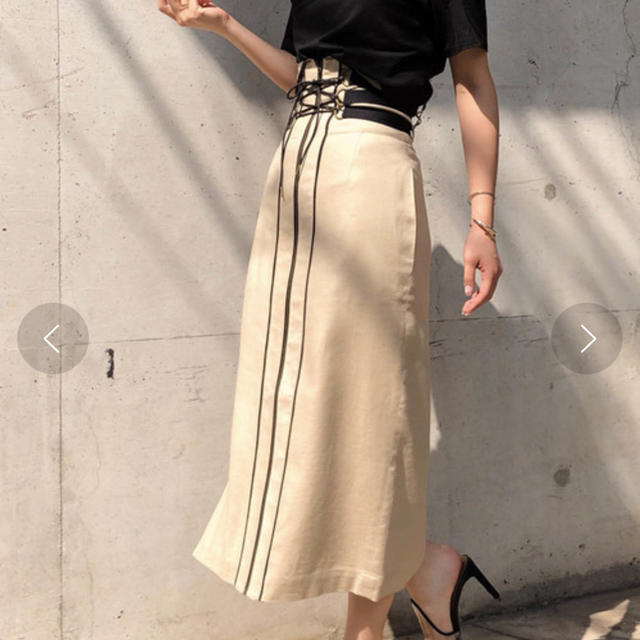 Ameri VINTAGE(アメリヴィンテージ)のameri vintage SHOELACES TIGHT SKIRT ベージュ レディースのスカート(ロングスカート)の商品写真