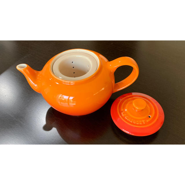 LE CREUSET(ルクルーゼ)のル・クルーゼ ティーポット＆マグSS（2個入）セット ＜オレンジ＞　おまけ付き インテリア/住まい/日用品のキッチン/食器(食器)の商品写真