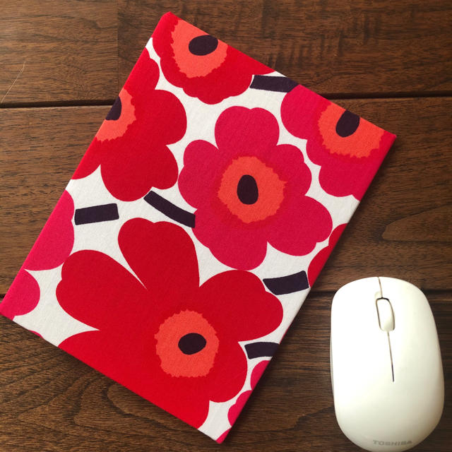 marimekko(マリメッコ)のハンドメイド　マウスパッド　北欧　文具　生地 ハンドメイドの文具/ステーショナリー(その他)の商品写真