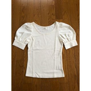 スナイデル(SNIDEL)のTシャツ　カットソー　オフホワイト(Tシャツ/カットソー(半袖/袖なし))