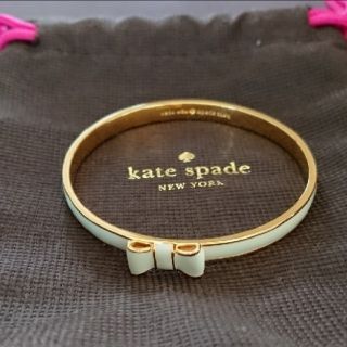 ケイトスペードニューヨーク(kate spade new york)の【美品】kate spade ♡リボン♡バングル(ブレスレット/バングル)