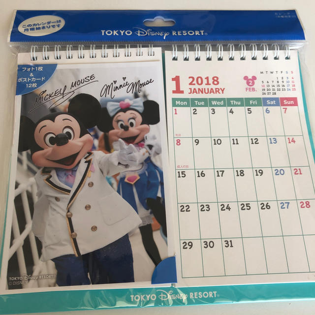 Disney(ディズニー)のポストカード付　ディズニーリゾート　2018年カレンダー インテリア/住まい/日用品の文房具(カレンダー/スケジュール)の商品写真