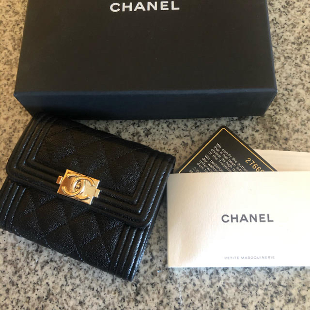 CHANEL(シャネル)のChanel ボーイシャネル キャビアスキン　コンパクト財布 レディースのファッション小物(財布)の商品写真