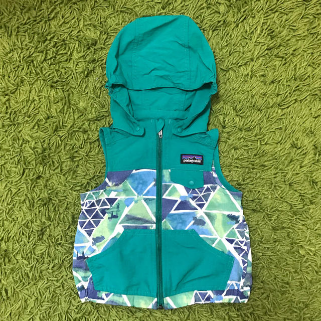 patagonia(パタゴニア)のpatagonia ナイロンベスト　6-12M キッズ/ベビー/マタニティのベビー服(~85cm)(ジャケット/コート)の商品写真