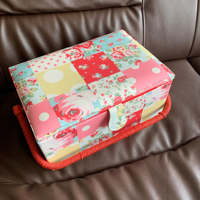 Cath Kidston(キャスキッドソン)のキャスキッドソン　裁縫箱　お花　レア レディースのレディース その他(その他)の商品写真