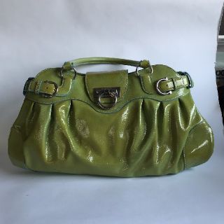 サルヴァトーレフェラガモ(Salvatore Ferragamo)の【charm様専用】SALVATORE FERRAGAMO ショルダーバッグ緑(ショルダーバッグ)