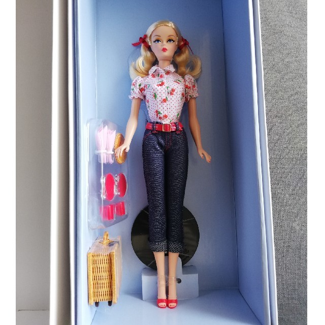 Barbie(バービー)のバービー　 エンタメ/ホビーのおもちゃ/ぬいぐるみ(キャラクターグッズ)の商品写真
