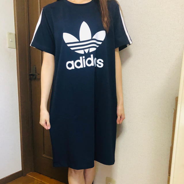 adidas(アディダス)の新品　アディダス　ワンピース レディースのワンピース(ひざ丈ワンピース)の商品写真