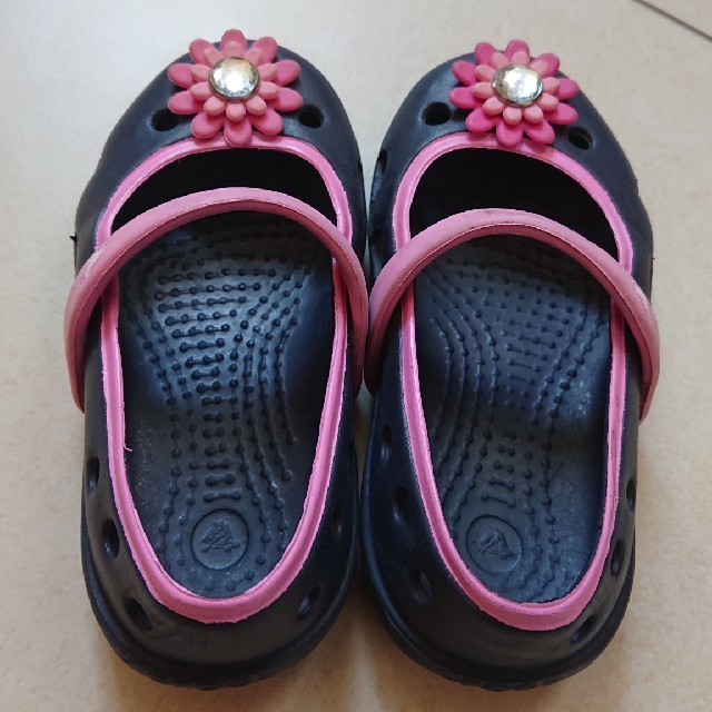 crocs(クロックス)のクロックス サンダル 女の子 C6 13～14cm キッズ/ベビー/マタニティのベビー靴/シューズ(~14cm)(サンダル)の商品写真