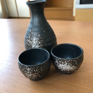 徳利とお猪口のセット(食器)