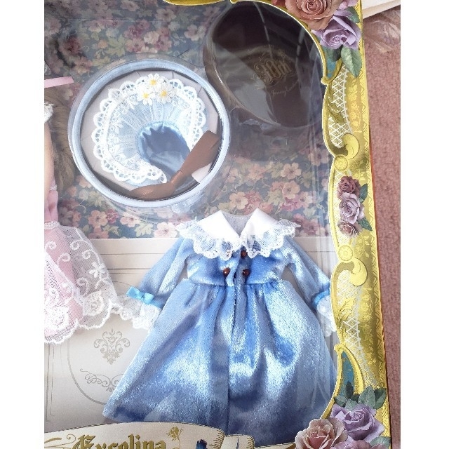 Takara Tomy(タカラトミー)の新品♡ジェニー♡エクセリーナ♡30thアニバーサリー♡ブルーコート、ベッドドレス キッズ/ベビー/マタニティのおもちゃ(ぬいぐるみ/人形)の商品写真