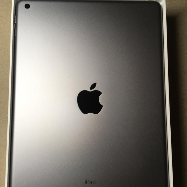 iPad 第6世代　32GB Wifiモデル　スペースグレイ