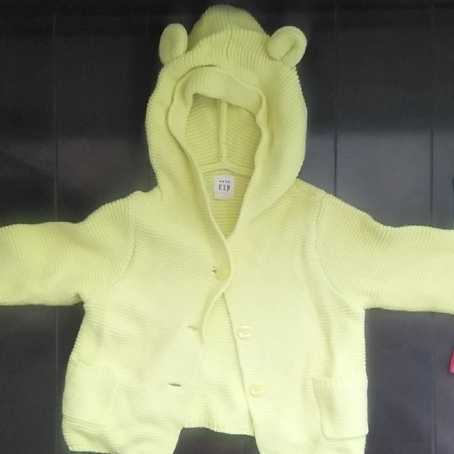 babyGAP(ベビーギャップ)の子供服パーカーサイズ6ー12month キッズ/ベビー/マタニティのベビー服(~85cm)(トレーナー)の商品写真