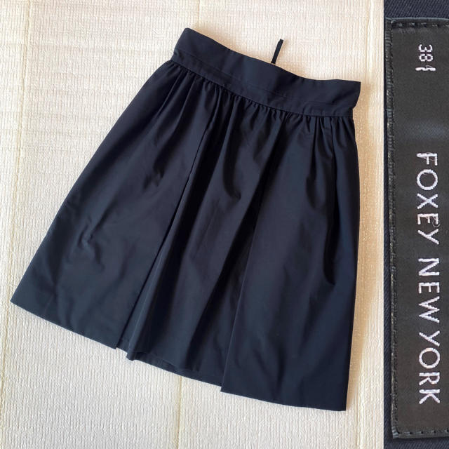 FOXEY(フォクシー)の極美品♡洗えるストレッチタフタふんわりスカート　ブラック38 レディースのスカート(ひざ丈スカート)の商品写真