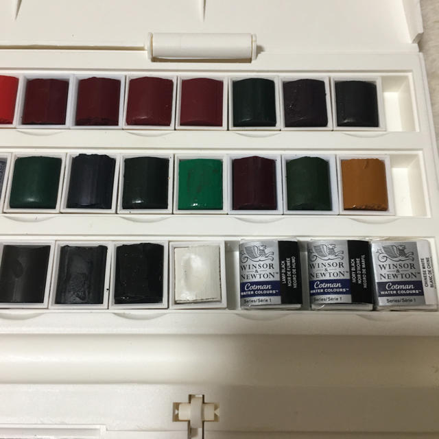 ウィンザー&ニュートン　winsor & newton  ハーフパン エンタメ/ホビーのアート用品(絵の具/ポスターカラー)の商品写真