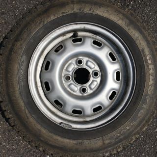 ダンロップ(DUNLOP)のスタッドレスタイヤ165/80R13(タイヤ・ホイールセット)