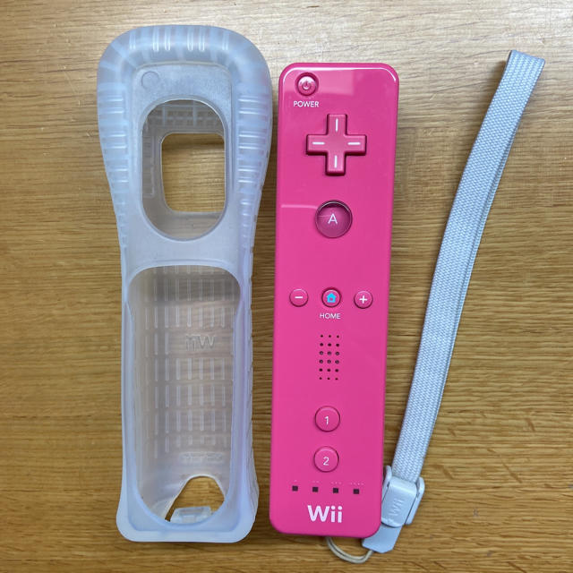 Wii(ウィー)のWii リモコン　ピンク エンタメ/ホビーのゲームソフト/ゲーム機本体(家庭用ゲーム機本体)の商品写真