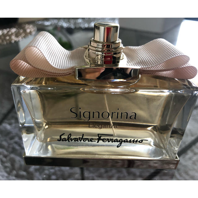 Salvatore Ferragamo(サルヴァトーレフェラガモ)のフェラガモ シニョリーナ 100ml コスメ/美容の香水(香水(女性用))の商品写真