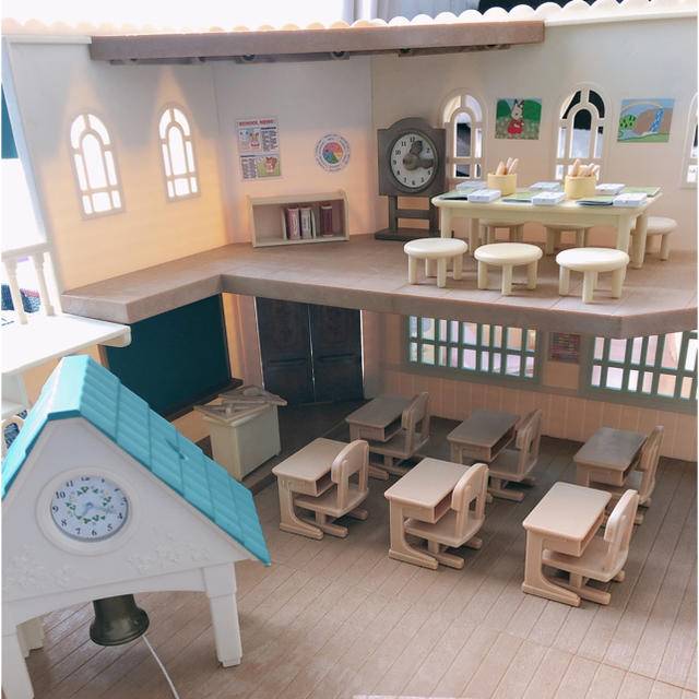 シルバニア　森のとけい台のたのしい学校セット キッズ/ベビー/マタニティのおもちゃ(その他)の商品写真