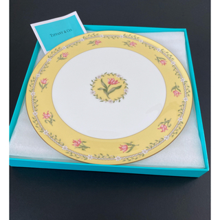 ティファニー(Tiffany & Co.)の未使用 ティファニー  ピンクチューリップ プレート 26cm 陶磁器 大皿(食器)