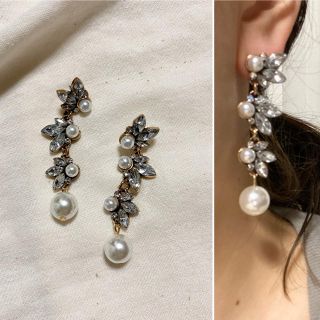 ザラ(ZARA)のロングパールビジューピアス(ピアス)