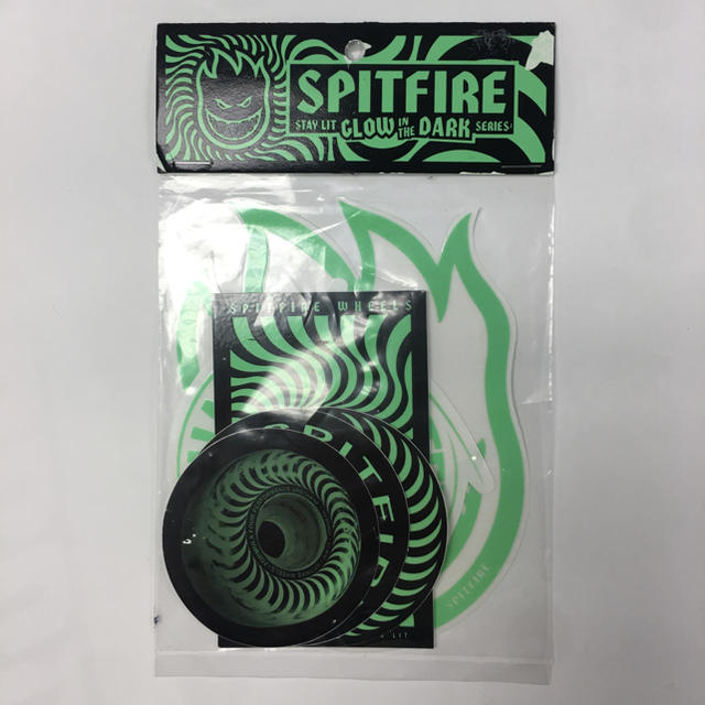 KROOKED(クルキッド)のSPITFIRE  sticker スピットファイヤ　ステッカー スポーツ/アウトドアのスポーツ/アウトドア その他(スケートボード)の商品写真