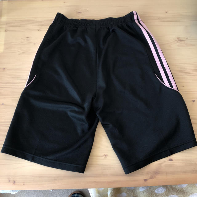 adidas(アディダス)のアディダス　ハーフパンツ　140cm キッズ/ベビー/マタニティのキッズ服女の子用(90cm~)(パンツ/スパッツ)の商品写真