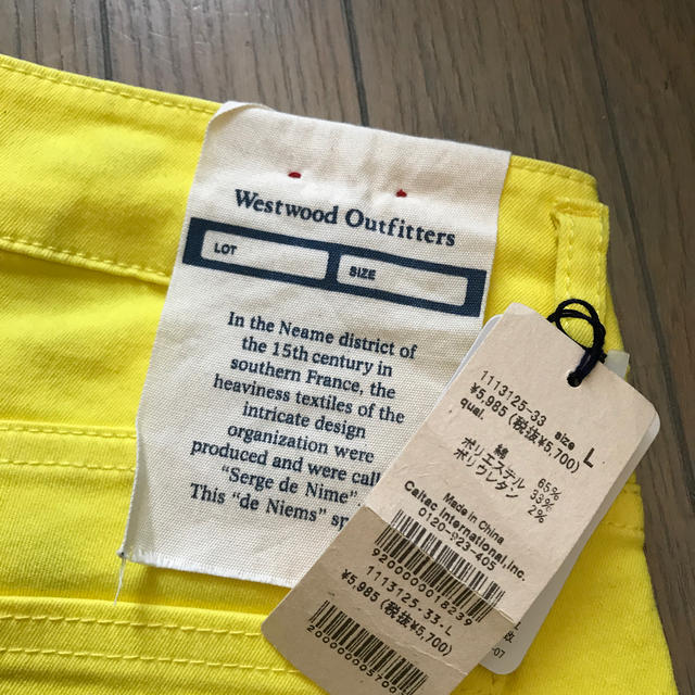 Westwood Outfitters(ウエストウッドアウトフィッターズ)の黄色デニムパンツ レディースのパンツ(デニム/ジーンズ)の商品写真