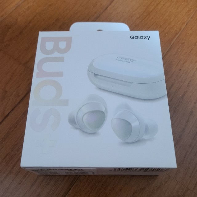 Galaxy(ギャラクシー)のgalaxy buds+　国内正規品 スマホ/家電/カメラのオーディオ機器(ヘッドフォン/イヤフォン)の商品写真