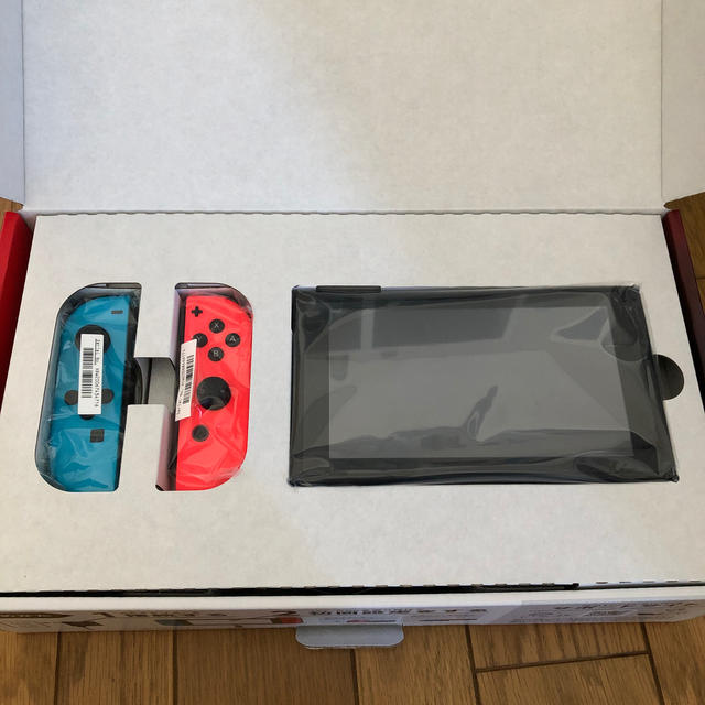 Nintendo Switch(ニンテンドースイッチ)の任天堂　Switch エンタメ/ホビーのゲームソフト/ゲーム機本体(家庭用ゲーム機本体)の商品写真