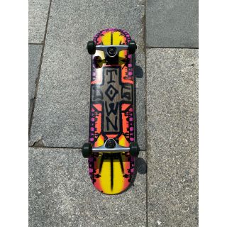 ドッグタウン(DOG TOWN)のスケボー　コンプリート　DOGTOWN 新品　送料込み定価25,000(スケートボード)