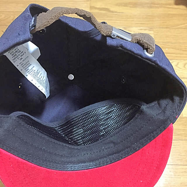 VANS(ヴァンズ)のVANS 紺×赤 キャップ メンズの帽子(キャップ)の商品写真