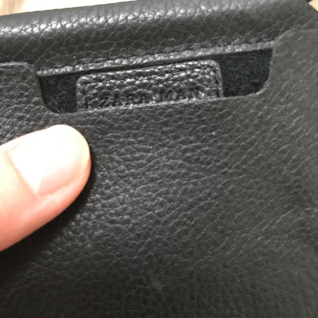 ZARA(ザラ)のZARA MAN ポーチ　黒　革 メンズのバッグ(ショルダーバッグ)の商品写真