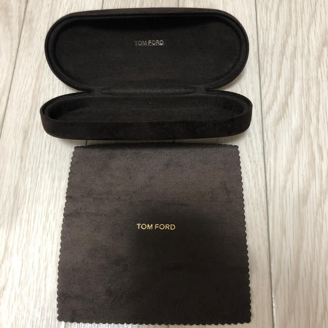 TOM FORD(トムフォード)のTOM FORD ケース レディースのファッション小物(サングラス/メガネ)の商品写真