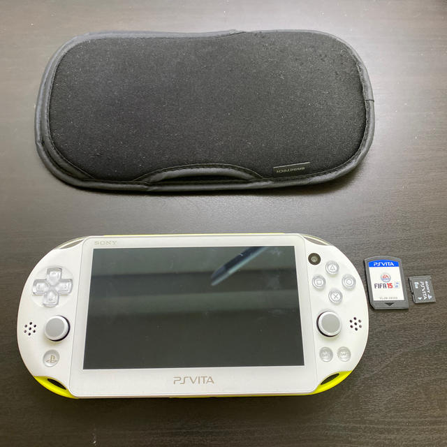 PSVita 本体　(FIFA、メモリーカード、ケースセット)