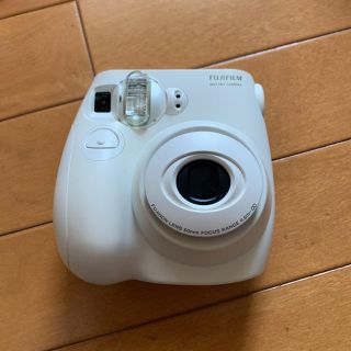 フジフイルム(富士フイルム)のFUJI FILM INSTAX MINI7S ホワイト(フィルムカメラ)