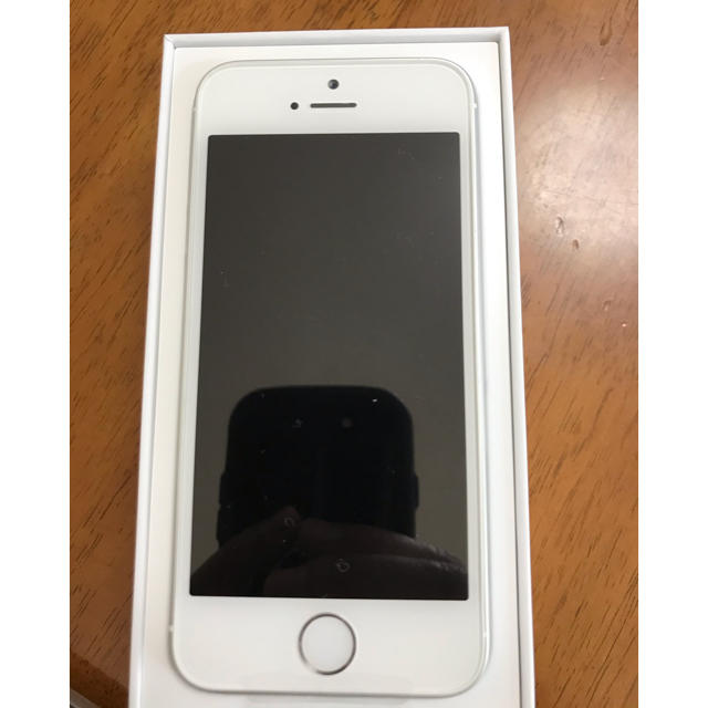 iPhone(アイフォーン)のiPhone SE Silver 32 GB SIMフリー スマホ/家電/カメラのスマートフォン/携帯電話(スマートフォン本体)の商品写真