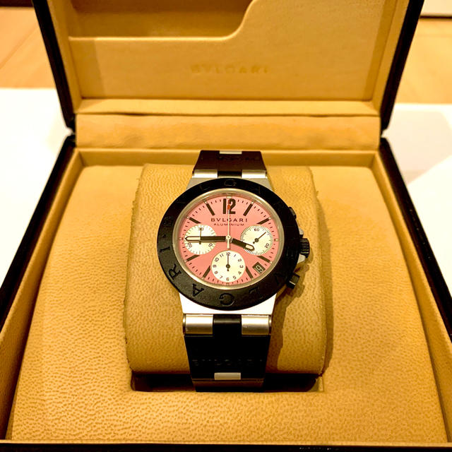 ブルガリ 限定　ピンク　アルミニウム腕時計(アナログ)